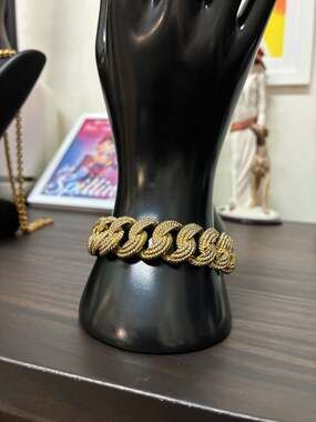 Vintage 1980s Textured Gold Tone Chunky Curb Link Statement Bracelet